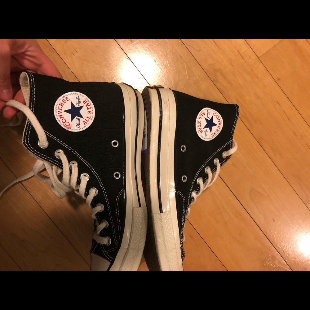Brand new ORIGINAL converse. Never worn. size 9W